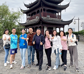 环护城河徒步，不仅锻炼了身体，放松了心情，加深了同事间的默契与感情，更是感受到了团队带来的陪伴与力量，展现了吴通人的青春和活力，同时，引导大家养成良好的运动习惯，以更加饱满的精神状态，勇毅前行，为公司高质量发展蓄势赋能。